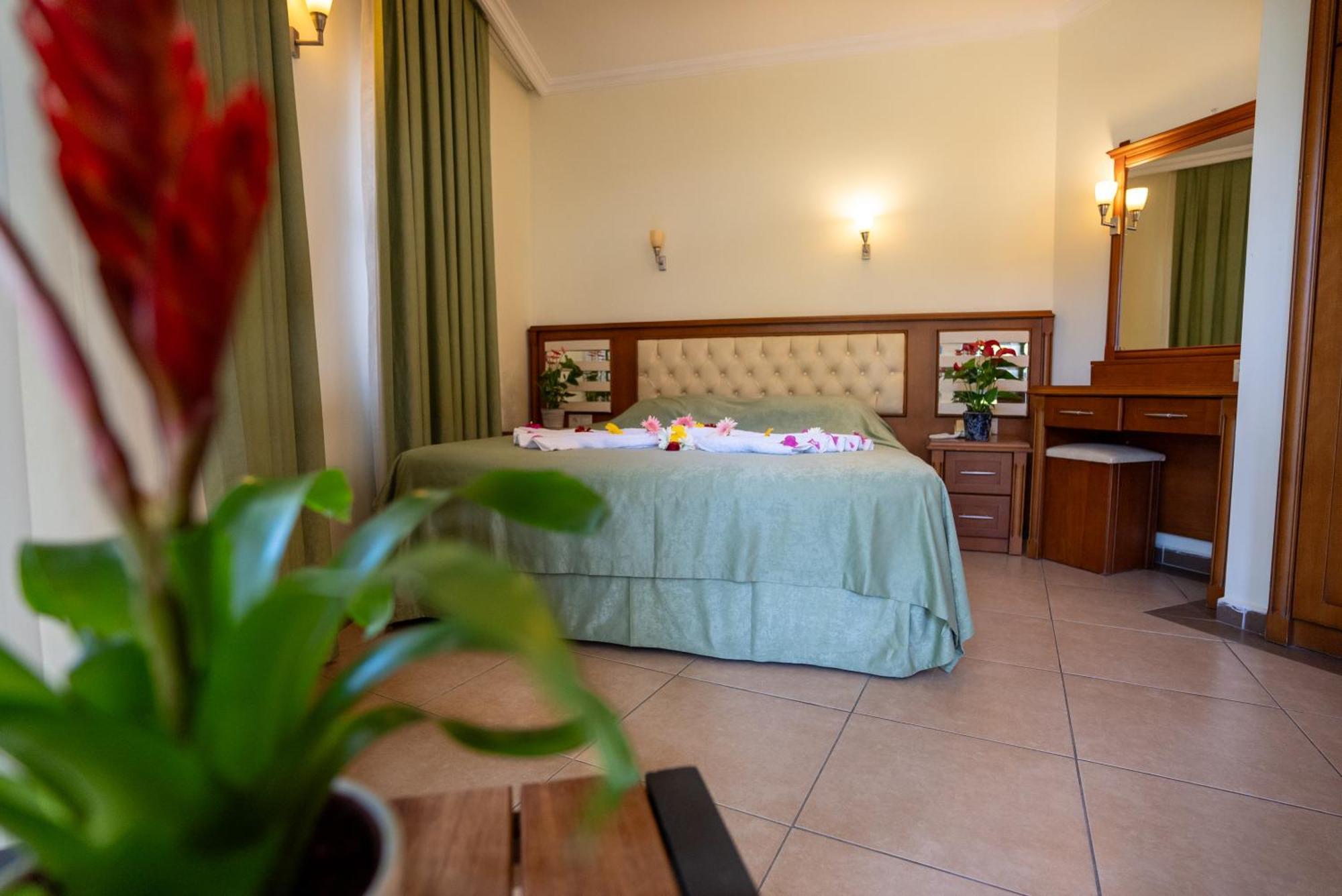 Club Karakas Apart Otel Мармарис Экстерьер фото